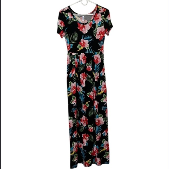 NWOT Tropical Floral Maxi Dress with Pockets in Size Small Crinkle Texture - Picture 1 of 7